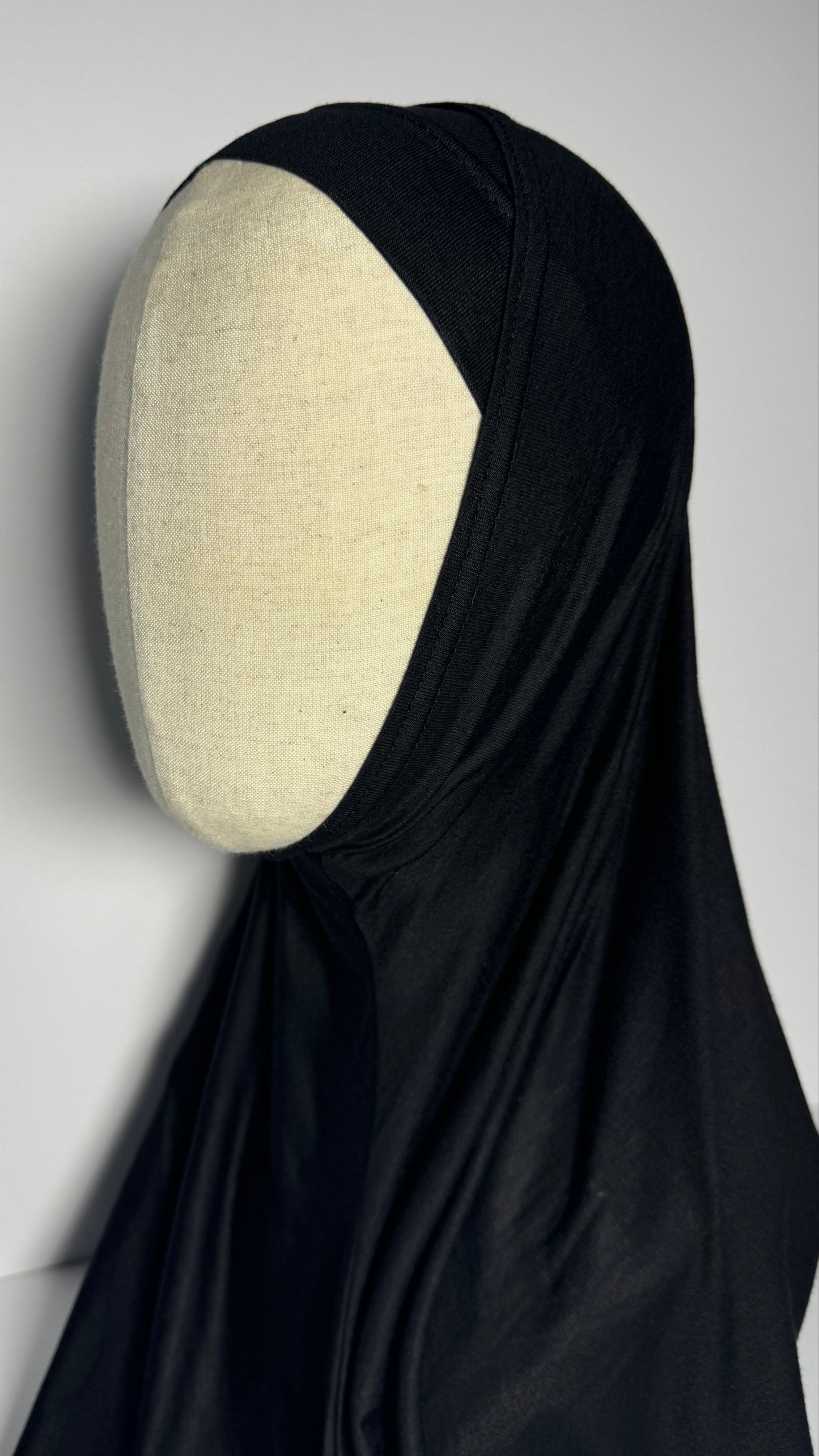 Black Effortless Ready-to-Wear Hijab